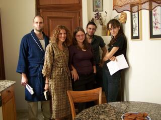 Harold, Emily, técnico de sonido (Estudiante Narcoléptico), Tom y la directora.