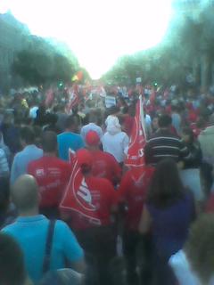 Manifestantes en la Calle de Alcalá.