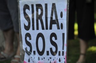 Cartel sobre la situación de Siria.