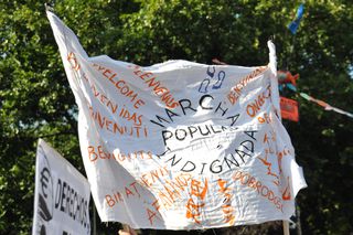 Cartel de bienvenida para la Marcha Popular Indignada.