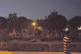 Fila de policías en la Plaza de Oriente.