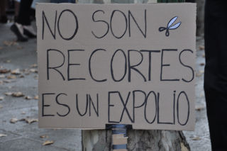 Cartel de protesta.