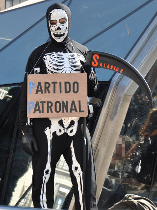 Hombre disfrazado.