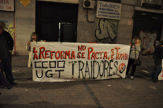 Cartel que exige un rechazo más contundente a la reforma laboral.