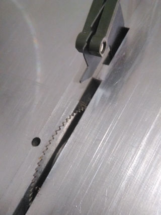 Disco de corte y cuchillo separador.