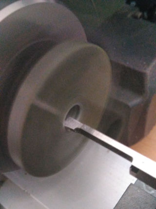 Mandrinado del avellanado cilíndrico para el tornillo.