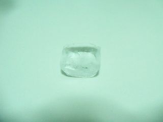 Un cubito de hielo.