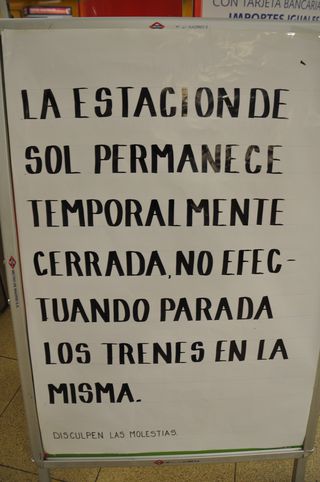 Anuncio del cierre de la estación de Sol.