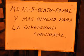 Cartel sobre agravios económicos.