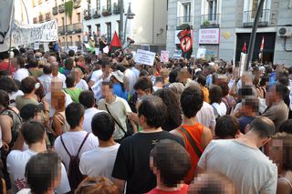 Muchedumbre reunida en Tirso de Molina..