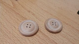 Botones de madera.