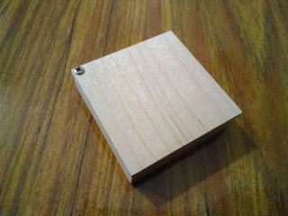 Caja del tangram cerrada.