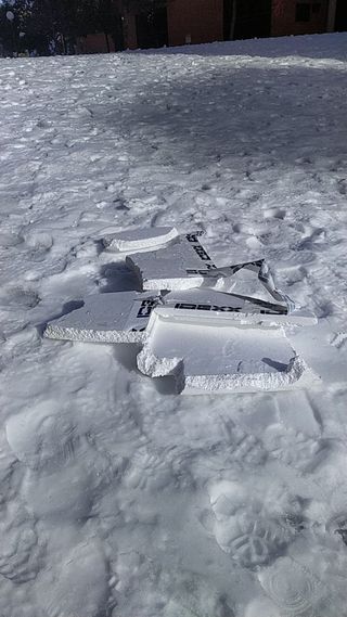 ¿Nieve de plástico sin procesar o meras planchas de
     poliestireno expandido dejadas en la calle por alguna persona incívica?